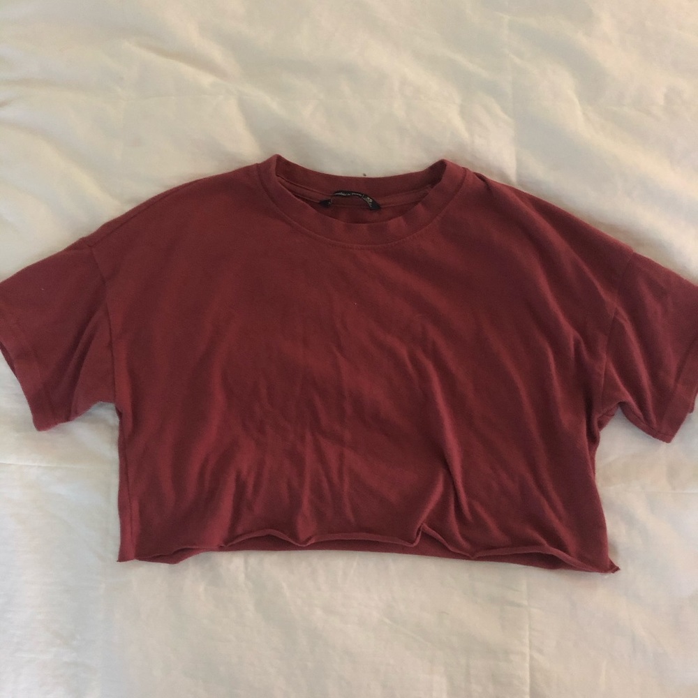 maroon crop top